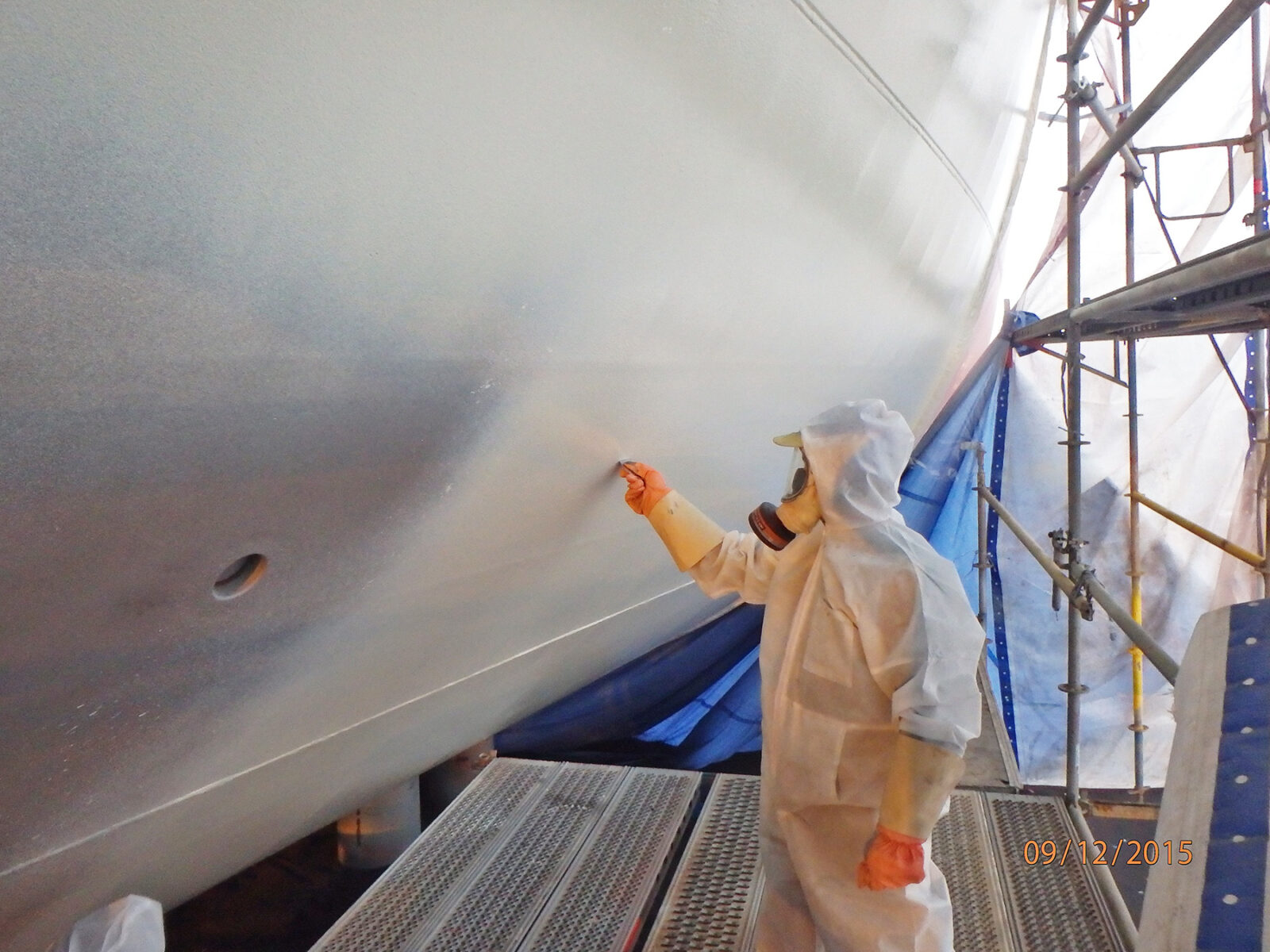 Ecospeed inspector checking the layer thickness of the coating on Eeva VG.
